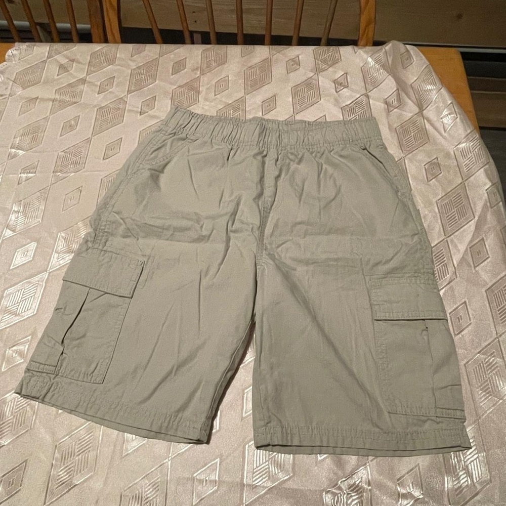 Place Men's Light Gray Cargo Shorts